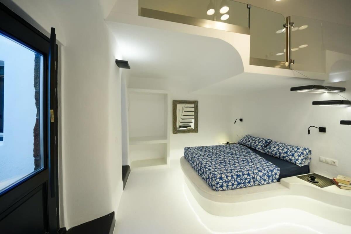Santorini Traditional Apt With Private Hot Tub Fira (Santorini) Exterior foto