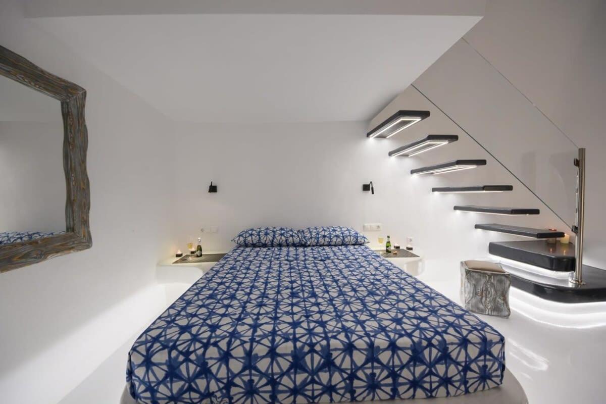 Santorini Traditional Apt With Private Hot Tub Fira (Santorini) Exterior foto