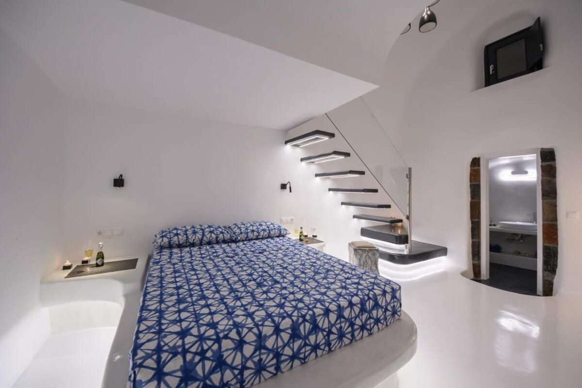 Santorini Traditional Apt With Private Hot Tub Fira (Santorini) Exterior foto