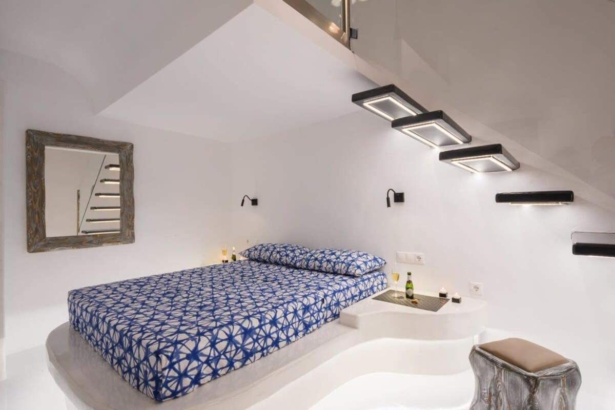 Santorini Traditional Apt With Private Hot Tub Fira (Santorini) Exterior foto
