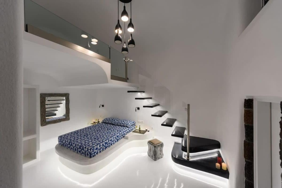 Santorini Traditional Apt With Private Hot Tub Fira (Santorini) Exterior foto