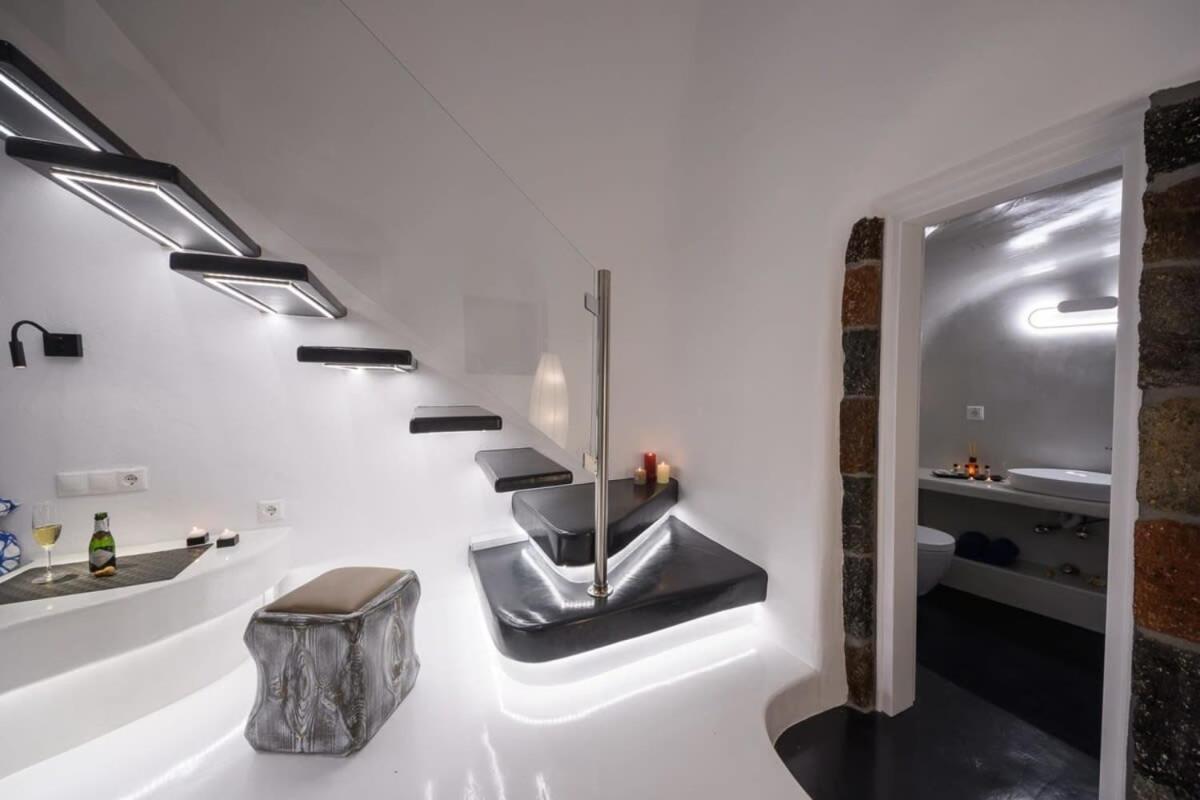 Santorini Traditional Apt With Private Hot Tub Fira (Santorini) Exterior foto