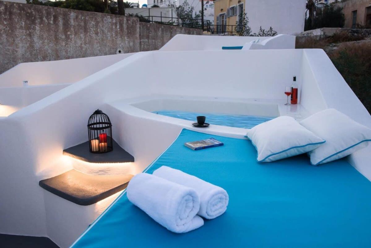 Santorini Traditional Apt With Private Hot Tub Fira (Santorini) Exterior foto