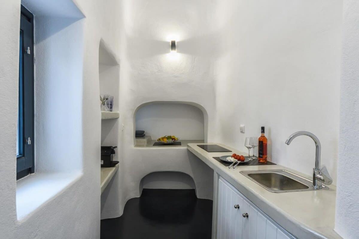 Santorini Traditional Apt With Private Hot Tub Fira (Santorini) Exterior foto