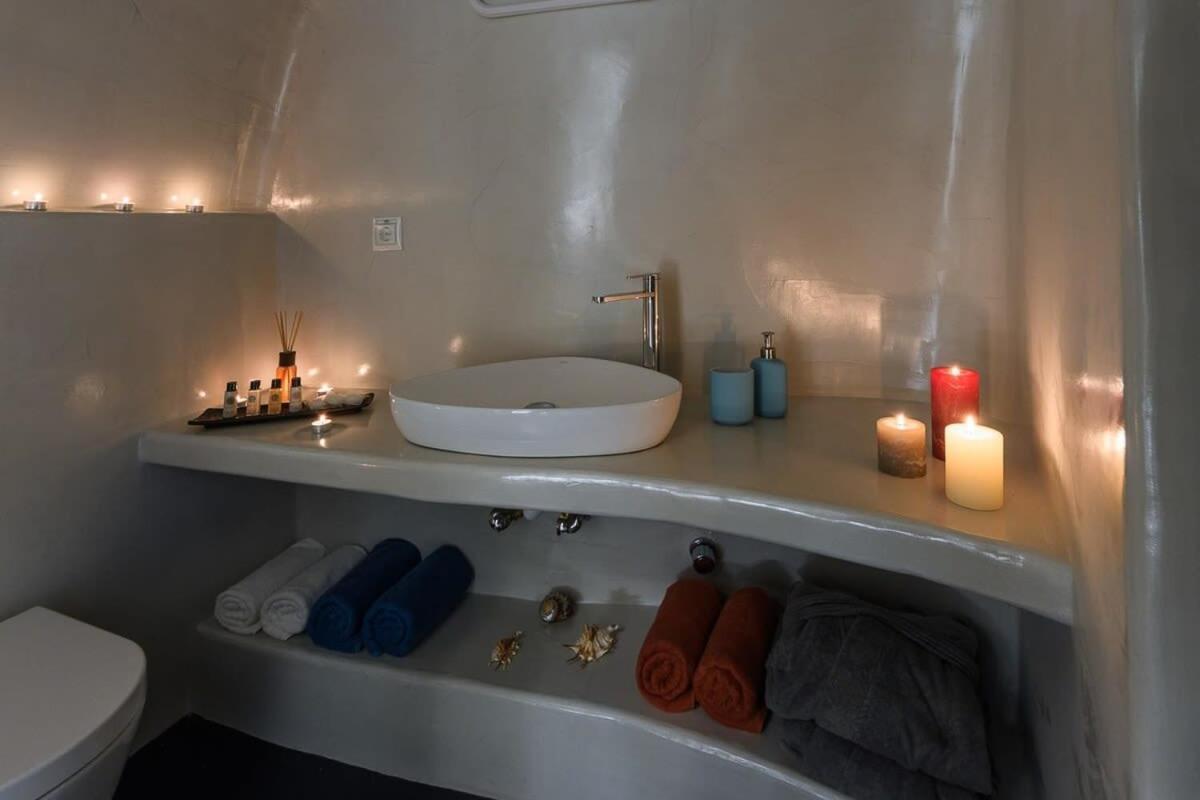 Santorini Traditional Apt With Private Hot Tub Fira (Santorini) Exterior foto