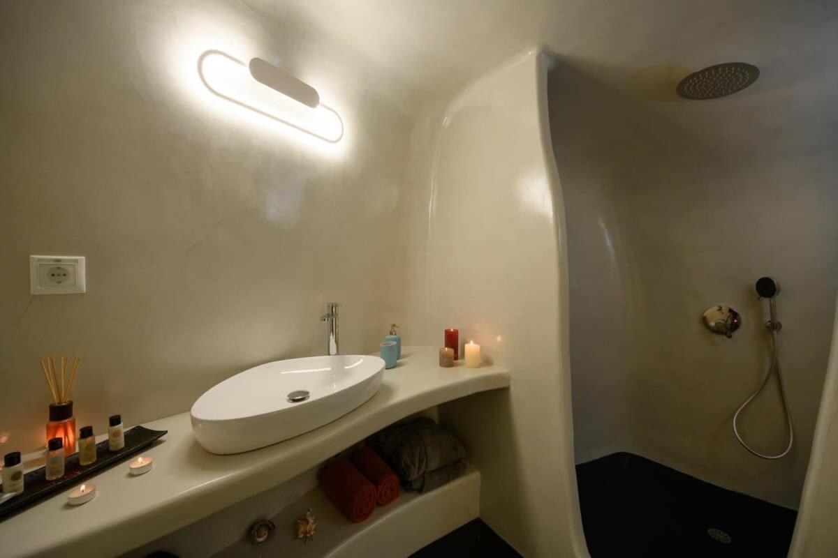Santorini Traditional Apt With Private Hot Tub Fira (Santorini) Exterior foto