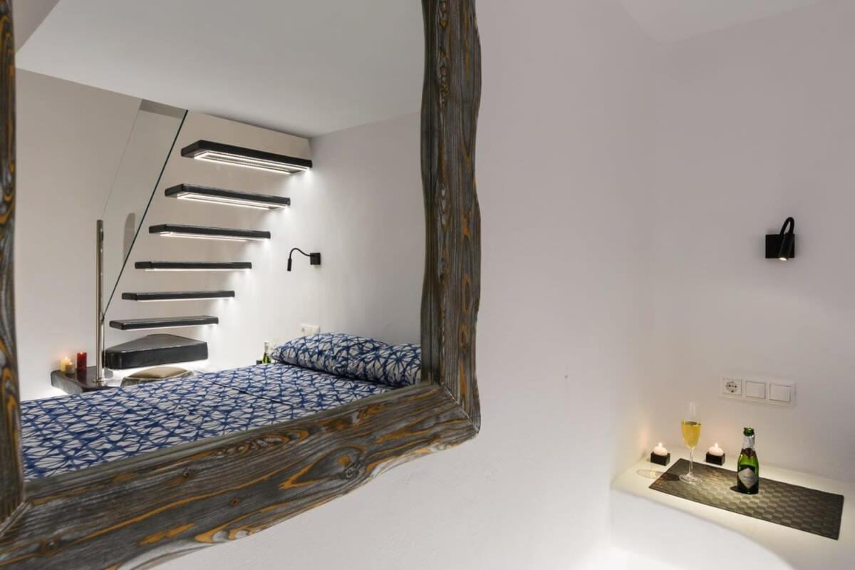 Santorini Traditional Apt With Private Hot Tub Fira (Santorini) Exterior foto